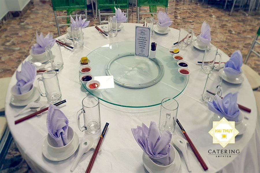 Cách set up bàn chuyên nghiệp và tỉ mỉ