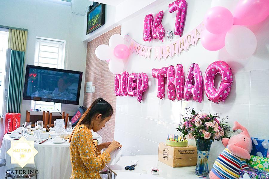 Với nhân viên trang trí tỉ mỉ và khéo léo