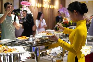 Tổ chức tiệc buffet khai trương tại công ty