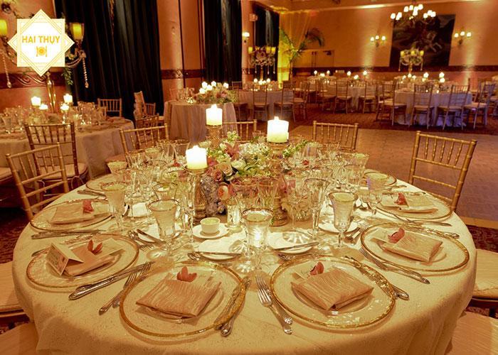 Vỡ òa cảm xúc khi tổ chức tiệc thôi nôi cho bé cưng cùng Hai Thụy Catering