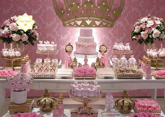 Nên lực họn những tone màu pastel nhẹ nhàng, nhã nhặn để tổ chức tiệc đầy tháng