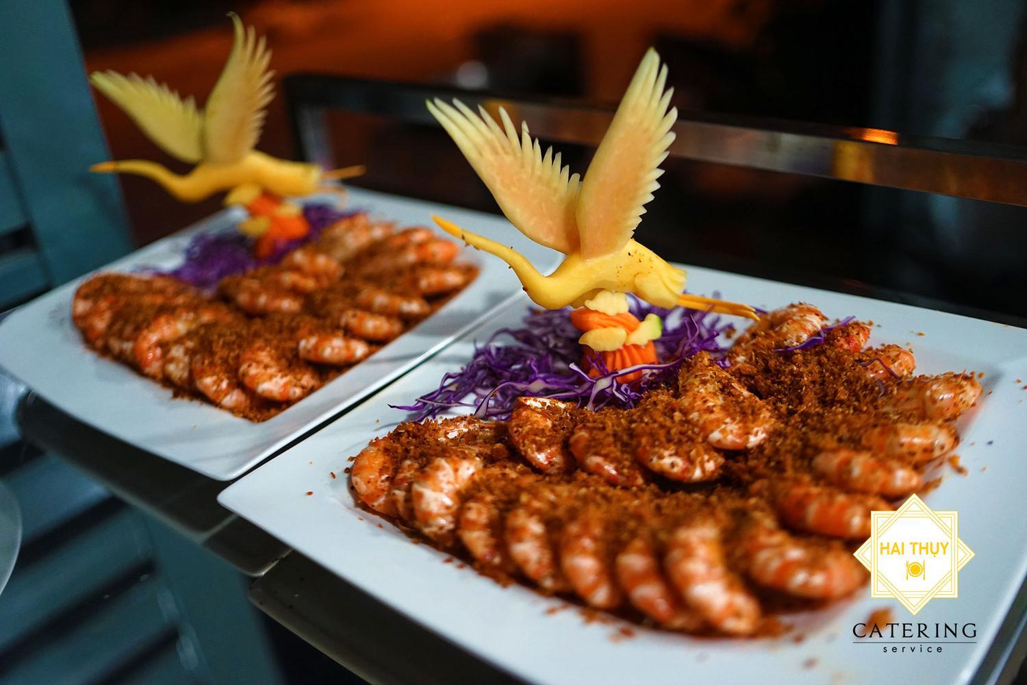 Dịch vụ của chúng tôi sẽ đáp ứng tất cả các nhu cầu đặt tiệc của bạn.