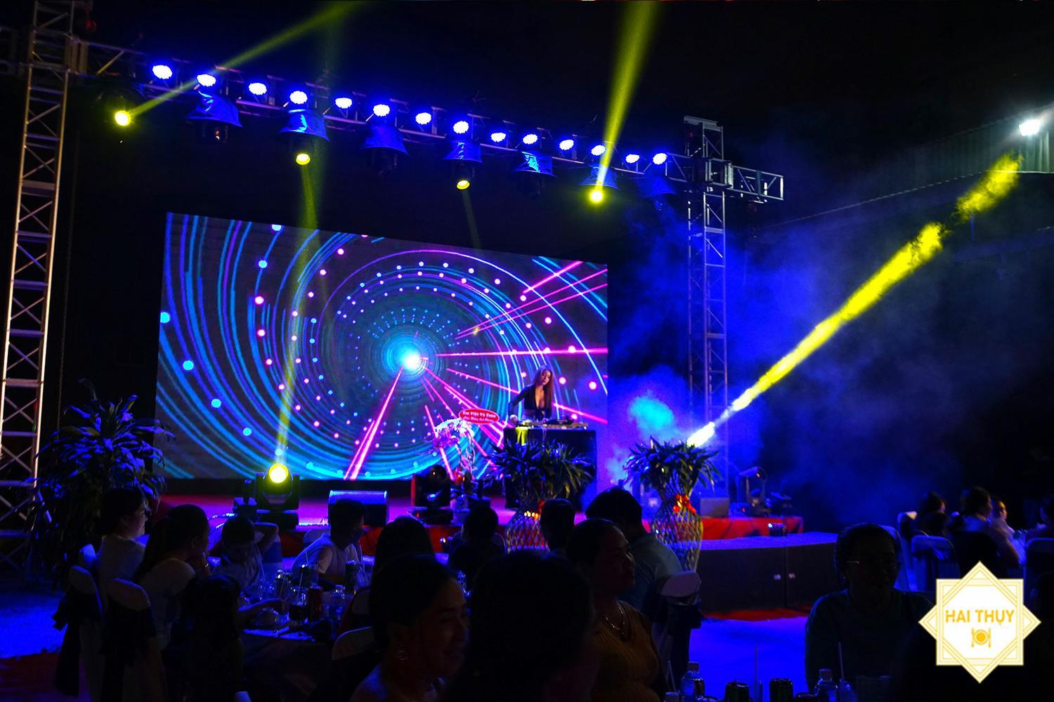 Những màn trình diễn sôi động của DJ