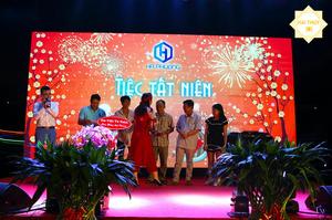 Trao thưởng cho các cá nhân có thành tích xuất sắc