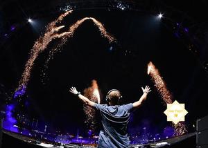 Tiệc tân niên trở nên sôi động hơn cùng đêm nhạc EDM