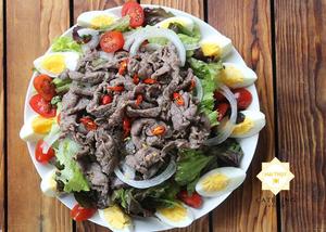 Salad bò trứng tràn đầy năng lượng