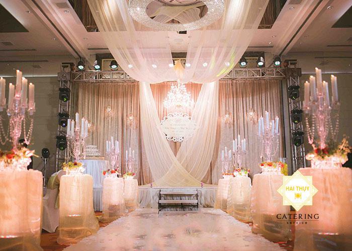 Không gian buổi tiệc luôn được đảm bảo sang trọng và hoàn hảo nhất
