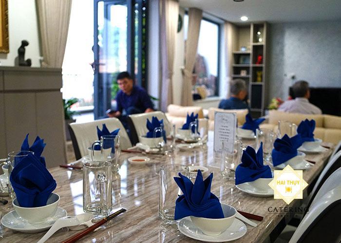 Cách lựa chọn màu sắc đồng điệu, phù hợp với chủ đề và không gian của buổi tiệc