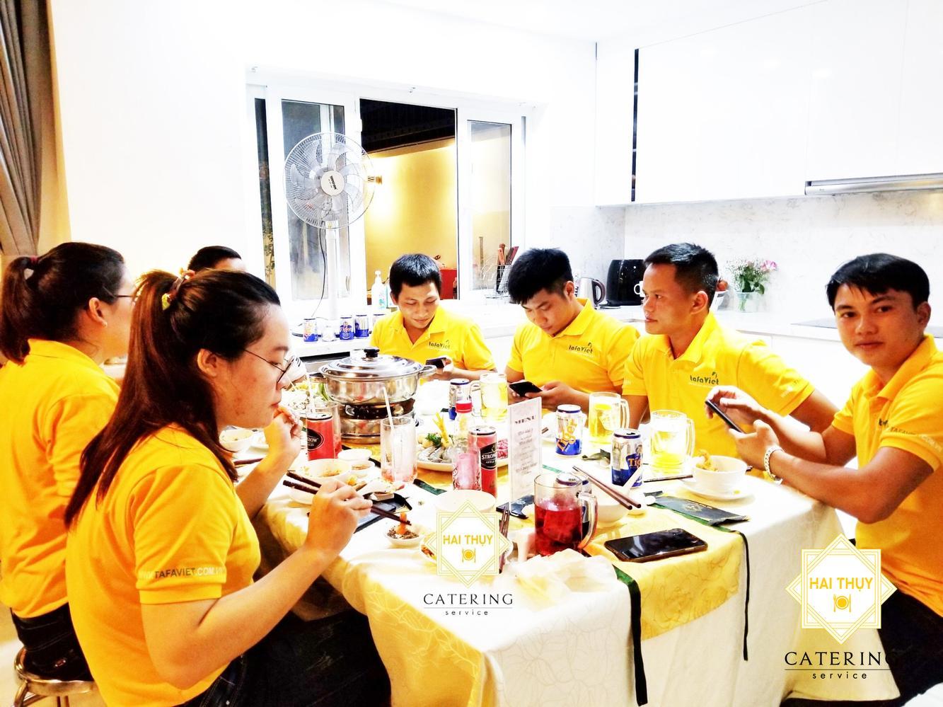 Mang đến cho buổi tiệc một không gian thoải mái mà ấm cúng, dễ chịu