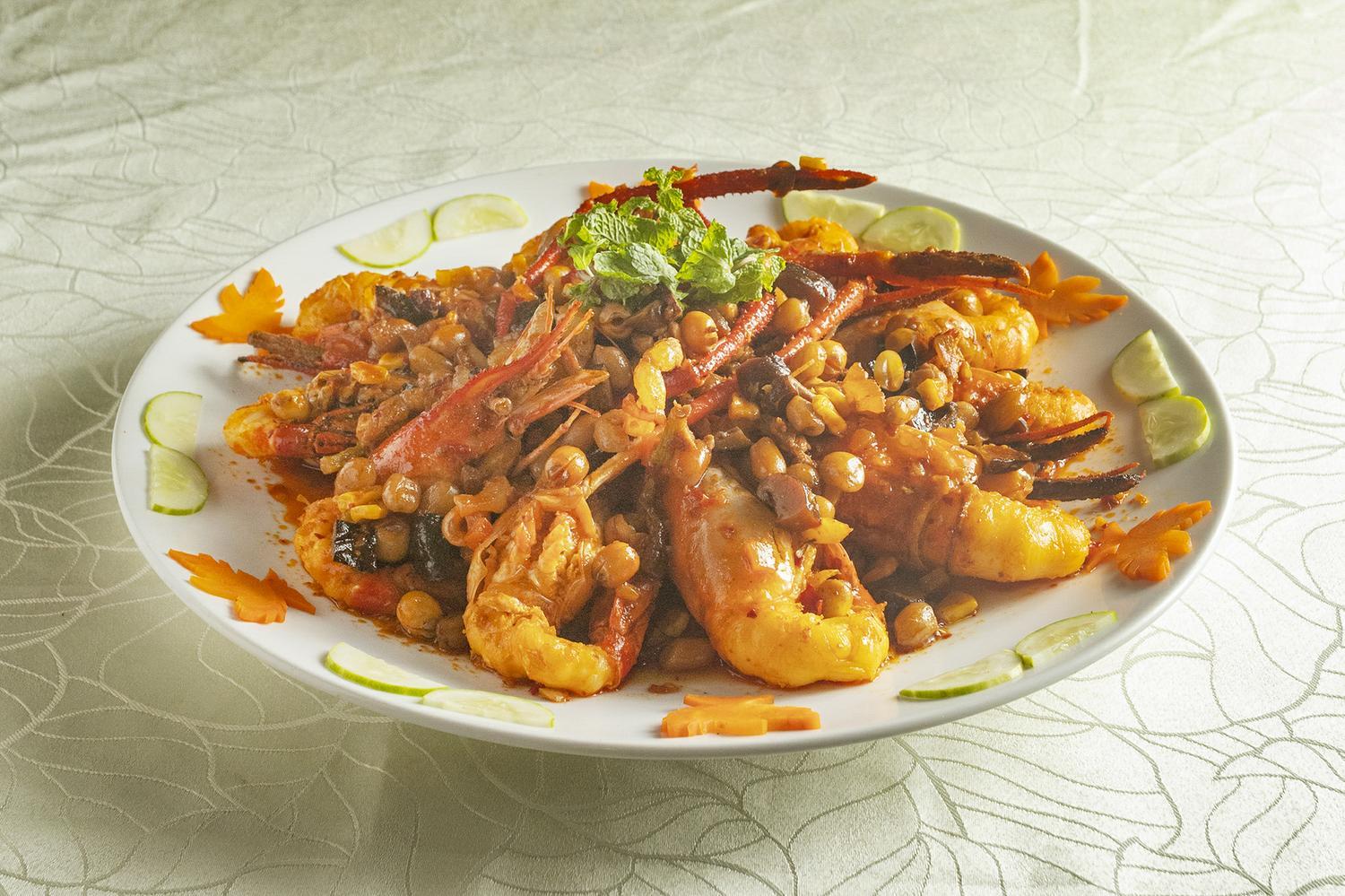 Hương vị món ăn độc đáo chắc chắn sẽ chiều chuộng mọi khẩu vị của thực khách