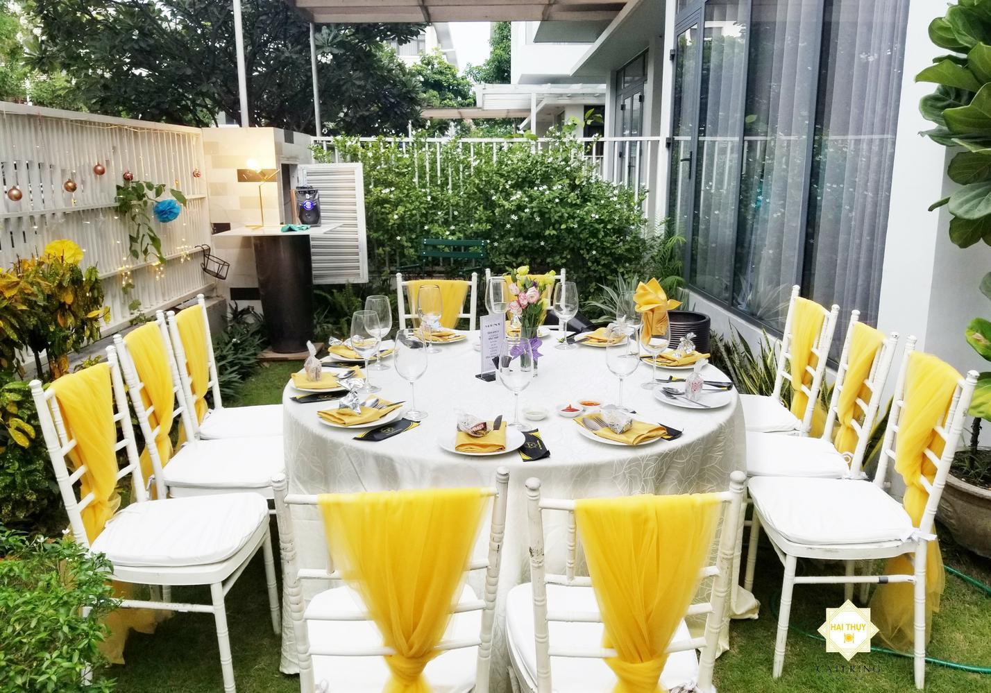 Hai Thụy Catering đảm bảo mang đến cho bạn một buổi tiệc tại nhà hoàn hảo và đáng nhớ