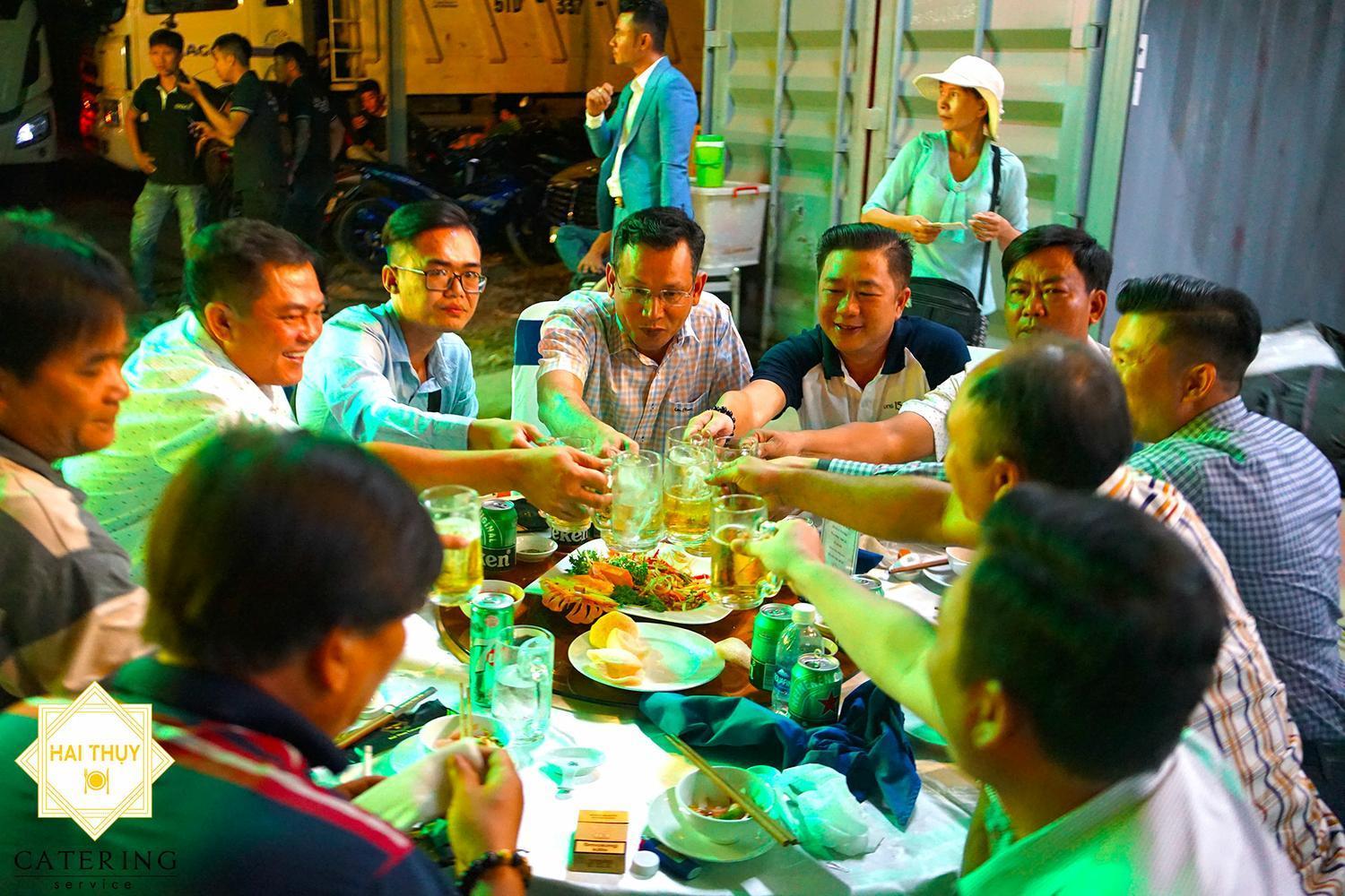 Buổi tiệc cuối năm trọn niềm vui cho tất cả mọi người 