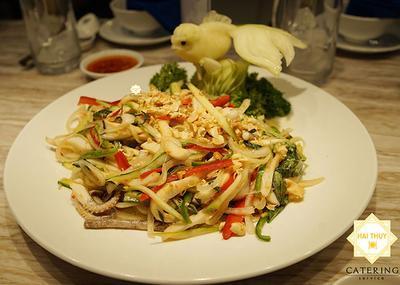 Gỏi mực khoai môn