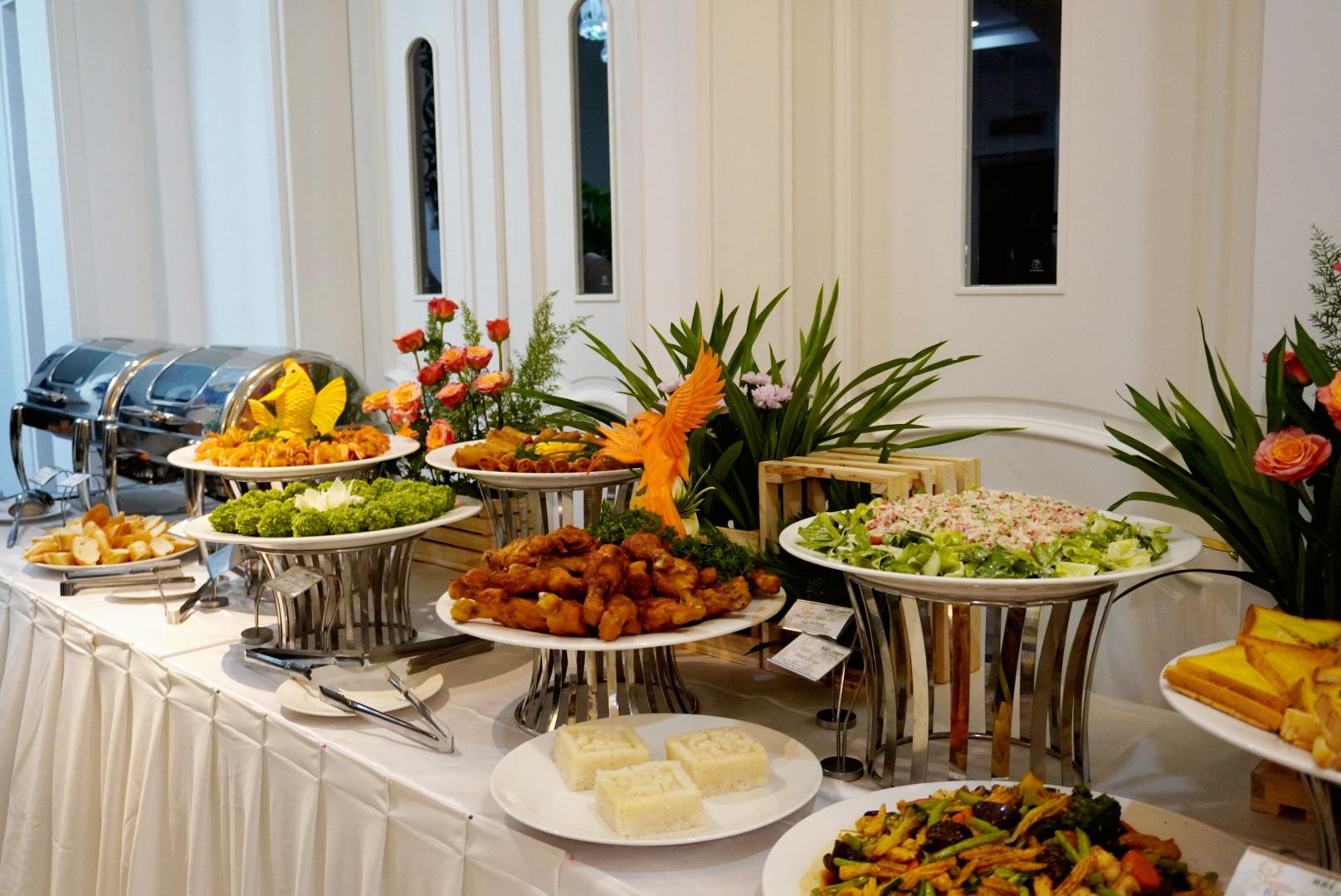 HaiThụyCatering - Khám Phá Thế Giới Buffet Lưu Đông Độc Đáo và Lung Linh